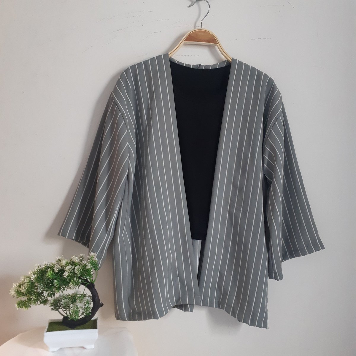 jualannyaran's tweet photo. 📍 Wolfis Outer IDR 79.000

📐 DETAILS 📐
Lingkar dada: 120cm/free
Pjg baju: 65 cm
Pjg lengan: 40 cm

Material: Wolfis Premium
Karakteristik: Halus, jatuh, tidak menerawang, ketebalan sedang

❌Tidak termasuk dalaman❌
#outer #jualouter #outermurah #outermotif https://t.co/62VxCpekXZ