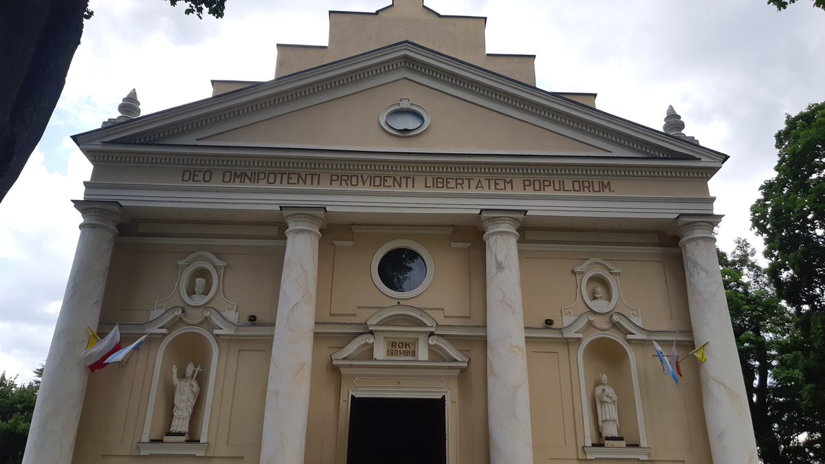NLubelska's tweet photo. Pochodzę z Niedrzwicy Kościelnej. Tu nauczyłem się wierzyć w Boga i tej wierze chcę być wierny do końca życia. Dziękuję wspólnocie parafialnej za wszczepienie w moje serce wiary -  
powiedział #bpAdamBab podczas prymicji biskupich w rodzinnej parafii w @ArchLubelska. https://t.co/WPLHK1oUJJ