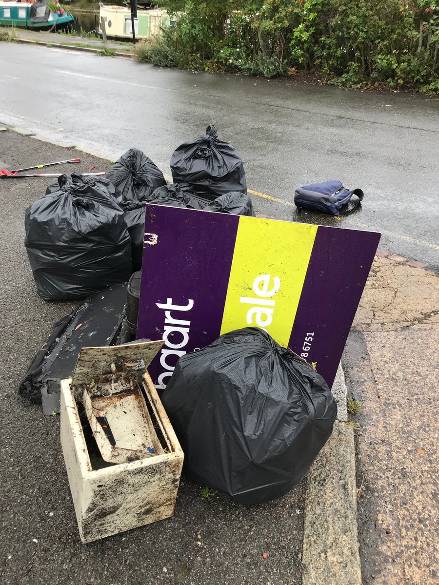 CanLager's tweet photo. 13 bags rubbish picked from GUC nr Hayes Bridge by two of our members today. Also a safe, suitcase, agent’s board, trolley bag etc @CanalRiverTrust @karanvir_D #jaskiran kaur chohan #kamaljit kaur nagpal https://t.co/bXojIL1EW1