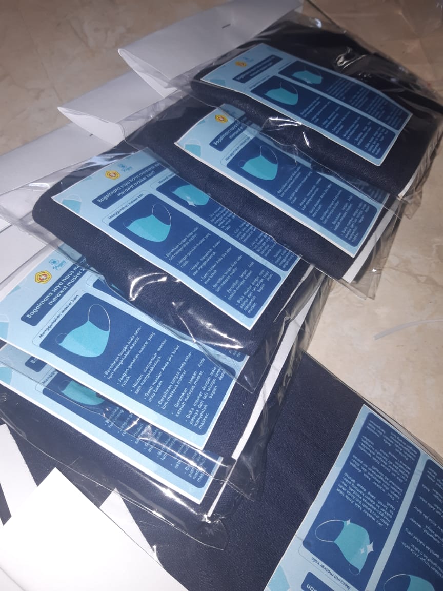 39Kkn's tweet photo. ✨[Bakti Sosial Pembagian Masker di Kelurahan Pucang]✨

Pembagian masker dari Divisi Edukasi KKN 39, kepada warga Kelurahan Pucang.
@irwan_dwi_a #kkncovid19upnveteranjatim
#39kkncovid19upnvjt
#kknupnjatim2020 
#upnvjt https://t.co/0WBfy9tB0y