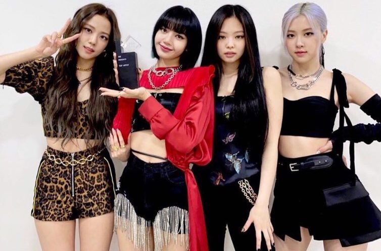 Afreen03661135's tweet photo. CONGRATULATIONS @BLACKPINK💜💜🥳 AND ALL THE BLINKS TOO. OMG JISOO SHE IS LOOKIN FINE ASLLL😭😭😭😭😭😭😭😳😳😳😩😩. #JISOO #jisooblackpink #jisoohowyoulikethat #BLACKPINK #BLACKPINKonInkigayo #Blackpink_MusicCore https://t.co/DEBBx0eElV