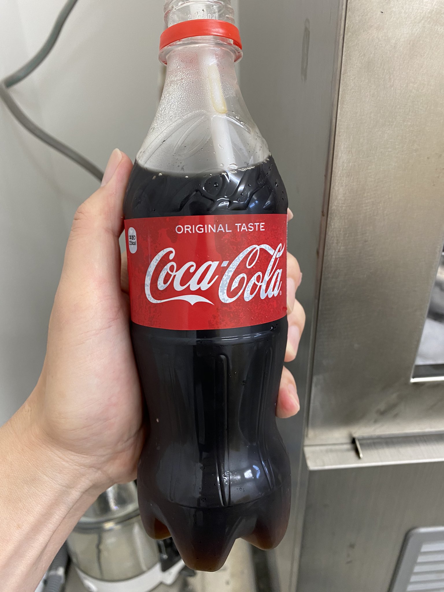 金精軒 あらゆる液体をその場でかき氷に変える機械 の清掃を頼まれたので 次いでにコーラを注入してカキ氷を作らせてもらいました やっぱりコーラはそのまま飲むのが1番でした 金精軒 あらゆる液体をその場でかき氷に変える機械 の清掃を頼まれたので 次いでにコーラを注入してカキ氷を作らせてもらいました やっぱりコーラはそのまま飲むのが1番でした