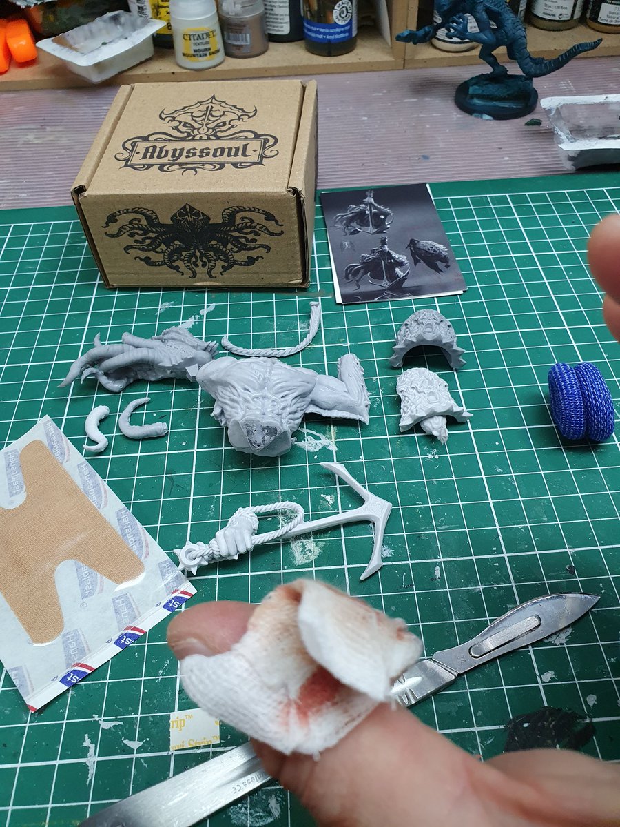 TheBaldGM's tweet photo. Ashram, the Ancient Priest has his first blood.
But don't worry, Just patch it up and go on.
HE WILL NOT GET ME DOWN
#miniatures #paintingminis #miniaturepainter #modelpainter #paintingminiatures #fantasy #citadel #ttrpg #rpg #dnd #reaperpaints #reapermini #scale75 #Vallejo @tBGM https://t.co/e4ZCDbXRWY