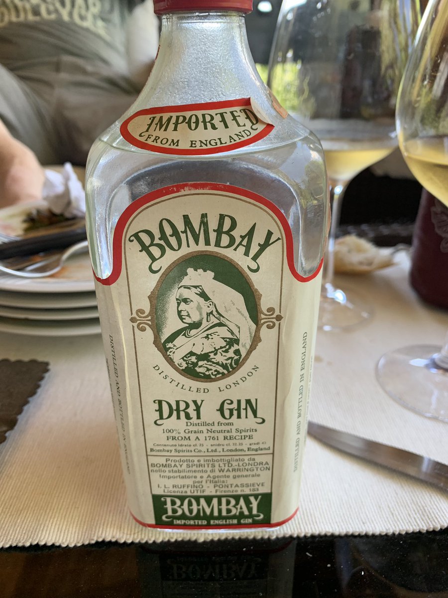 trabs62's tweet image. Oggi trattiamo l’argomento gin con un prodottino niente male @ceranto #bombaygin Cheers 🍸