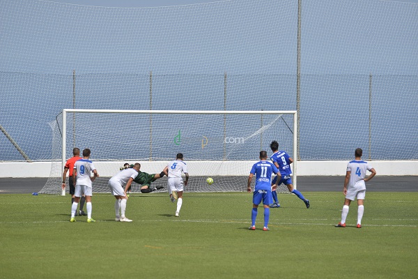 Deporpress's tweet photo. #FaseAscenso2B ⚽️🇮🇨 Ya puedes leer nuestra CRÓNICA ✍️

"El balón parado del @UdSanFernando3 y los errores defensivos de la @SDTenisca clasifican a los azules a la final del playoff"

➡️ https://t.co/XV9Ez55taU https://t.co/wqAeMnoQgA
