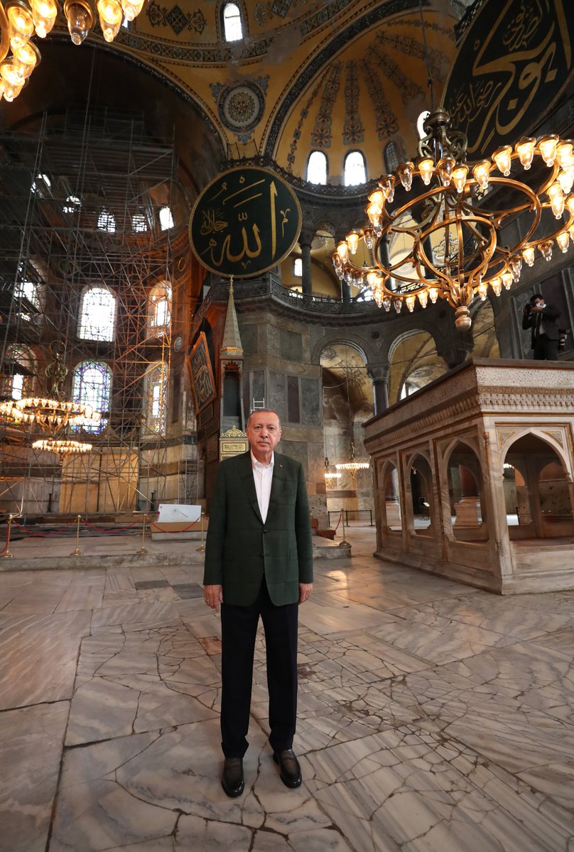 TRTArabi's tweet photo. الرئيس التركي رجب طيب أردوغان يزور #أياصوفيا قبل أيام من أداء أول صلاة فيه بعد قرار المحكمة التركية إعادته مسجداً https://t.co/vgmVkKvTBV
