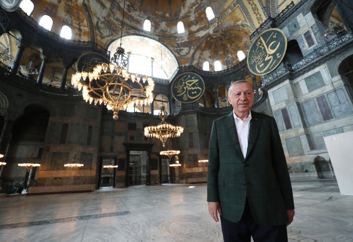 TRTArabi's tweet photo. الرئيس التركي رجب طيب أردوغان يزور #أياصوفيا قبل أيام من أداء أول صلاة فيه بعد قرار المحكمة التركية إعادته مسجداً https://t.co/vgmVkKvTBV