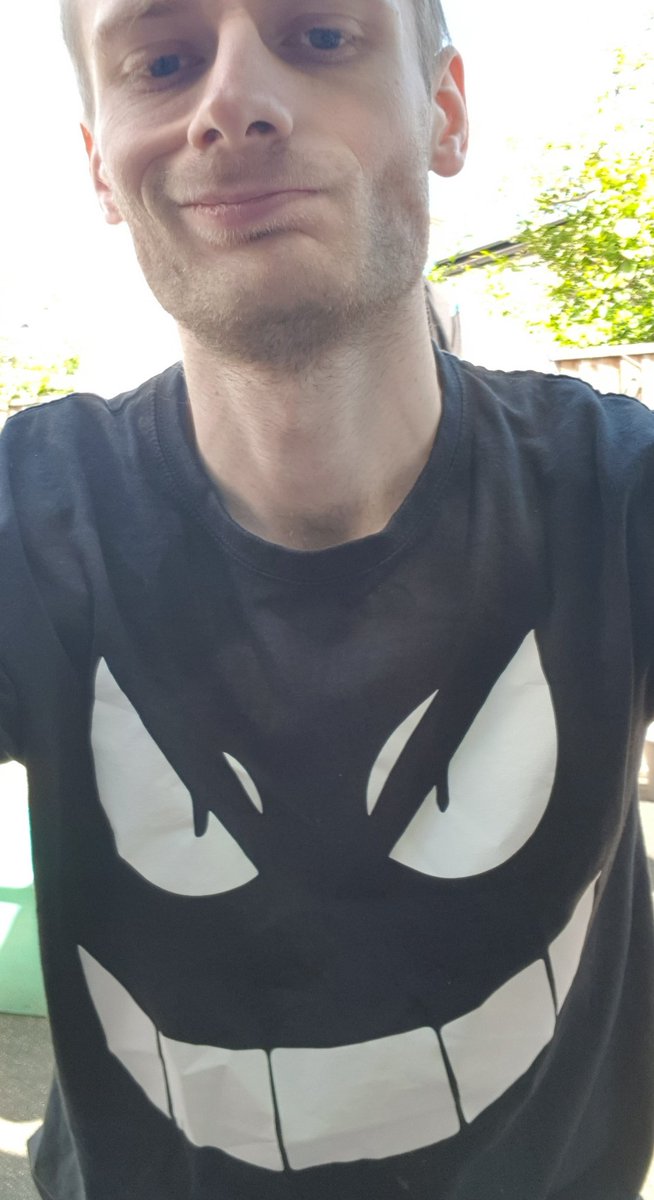 AdamClowery's tweet photo. Seemed fitting to wear this for #PokemonGo Gastly #CommunityDay. 👻
Perfect day to catch some 💯s. #TrainerGoals https://t.co/6ydv4GU4zj