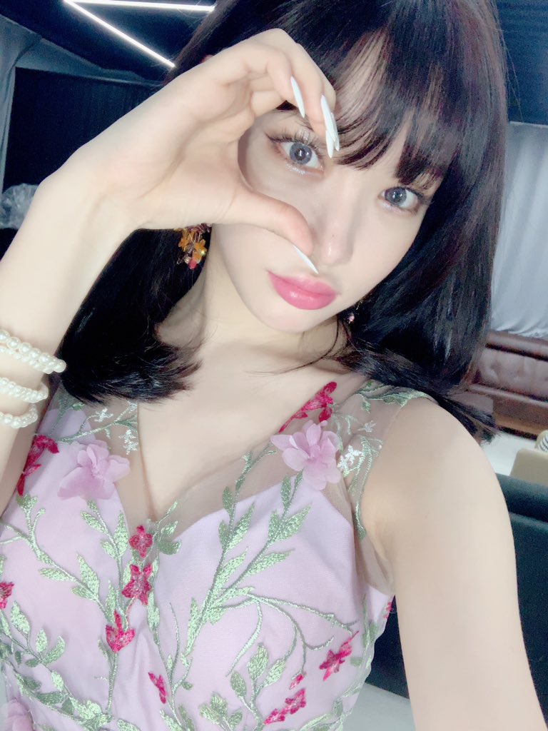 CHUNGHA_MNHent's tweet photo. [#청하] #별하랑 오늘 함께해줘서 고마워요 오직 별하랑만을 위해서 준비한 새로운 무대들 잘 보셨나요?? 별하랑이 많이 좋아해주길 바라면서 열심히 준비했어요
같은 공간에서 함께하지 못해 아쉽지만ㅜㅜ 온라인을 통해 함께한 시간이 별하랑에게 즐겁고 행복한 시간이었길 바랍니다 https://t.co/xbshMpu6sI