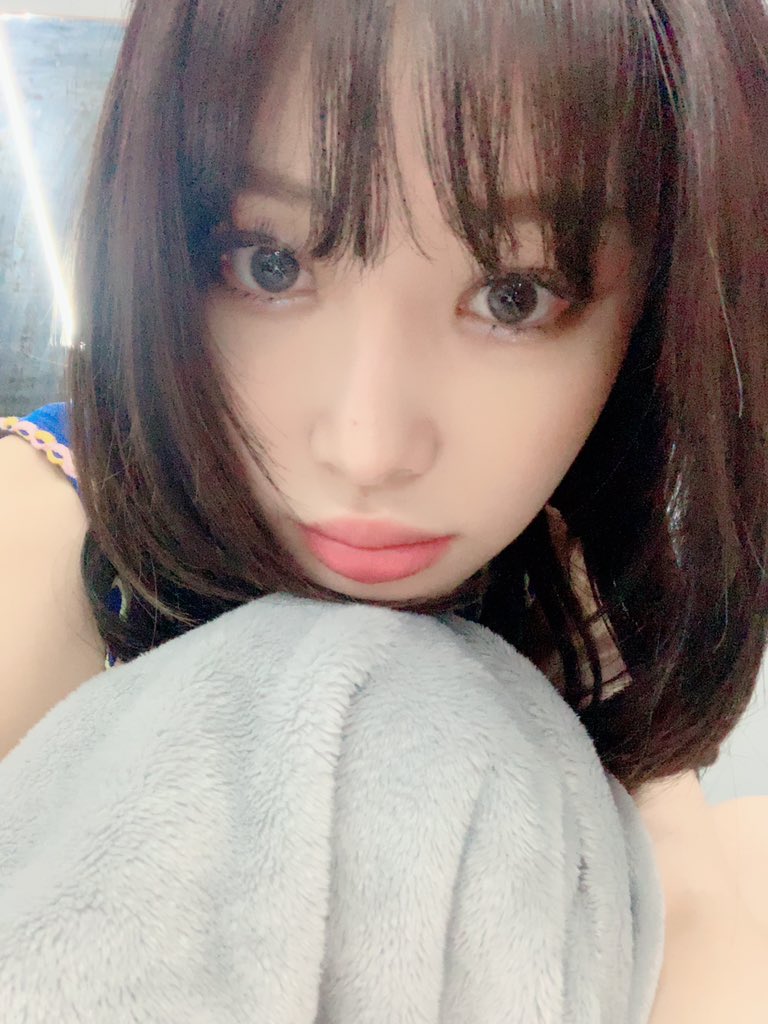 CHUNGHA_MNHent's tweet photo. 어디에서든 응원하고 있을 별하랑들을 위해 더 열심히 하는 청하 되겠습니다
우리 다음에는 직접 만나서 행복한 추억 만들어요

#CHUNGHA #BYULHARANG
#청하나라의_별하랑 💚💙💜 https://t.co/h7iDVkFqpF