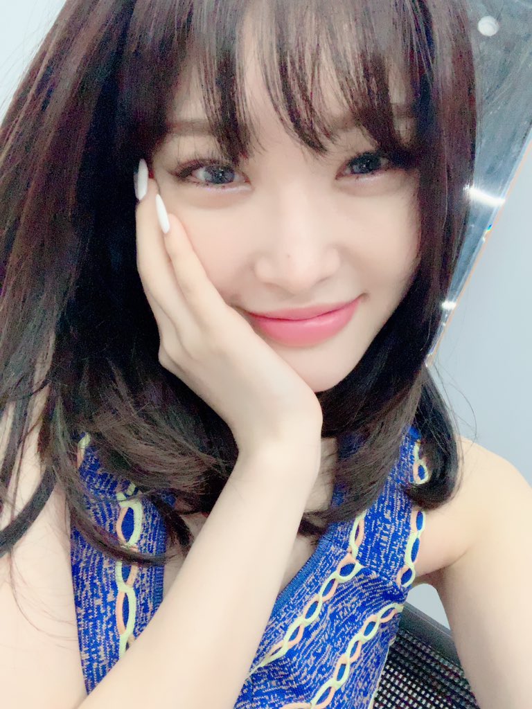 CHUNGHA_MNHent's tweet photo. 어디에서든 응원하고 있을 별하랑들을 위해 더 열심히 하는 청하 되겠습니다
우리 다음에는 직접 만나서 행복한 추억 만들어요

#CHUNGHA #BYULHARANG
#청하나라의_별하랑 💚💙💜 https://t.co/h7iDVkFqpF