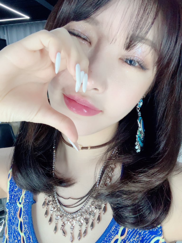 CHUNGHA_MNHent's tweet photo. 어디에서든 응원하고 있을 별하랑들을 위해 더 열심히 하는 청하 되겠습니다
우리 다음에는 직접 만나서 행복한 추억 만들어요

#CHUNGHA #BYULHARANG
#청하나라의_별하랑 💚💙💜 https://t.co/h7iDVkFqpF