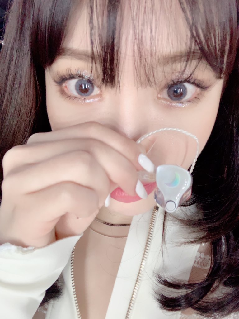 CHUNGHA_MNHent's tweet photo. 어디에서든 응원하고 있을 별하랑들을 위해 더 열심히 하는 청하 되겠습니다
우리 다음에는 직접 만나서 행복한 추억 만들어요

#CHUNGHA #BYULHARANG
#청하나라의_별하랑 💚💙💜 https://t.co/h7iDVkFqpF