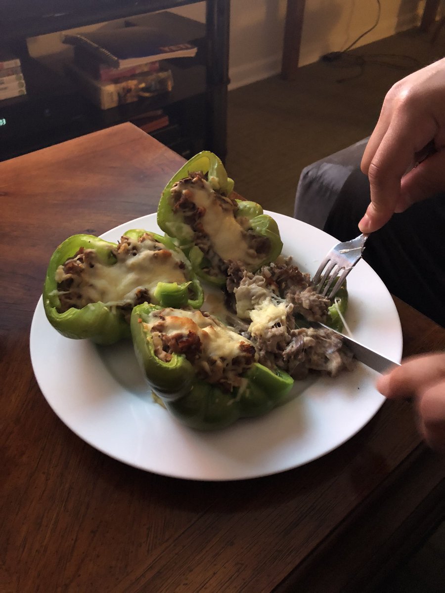 ayyoLO's tweet photo. @Aggggggnes your Philly cheesesteak stuffed green peppers inspired me to make my own......and here they are. How did yours turn out!? https://t.co/ndqAdcHZ9T