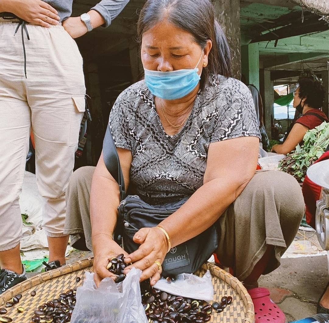 mizoraminsta's tweet photo. Aizawl bazar 📷 @fotographs_msz
.
.
.
#bazar #chawhmehbazar #aizawl #bazar #market #aizawlbazar #mizoram #mizoraminsta #northeastIndia #mizowomen #mizowoman #zonu #mizohmeichhia #mizonu #chawhmehzuar
📸 https://t.co/3sYOfN8Uhz via https://t.co/w819Jm6acn https://t.co/Jf6ha4ebII