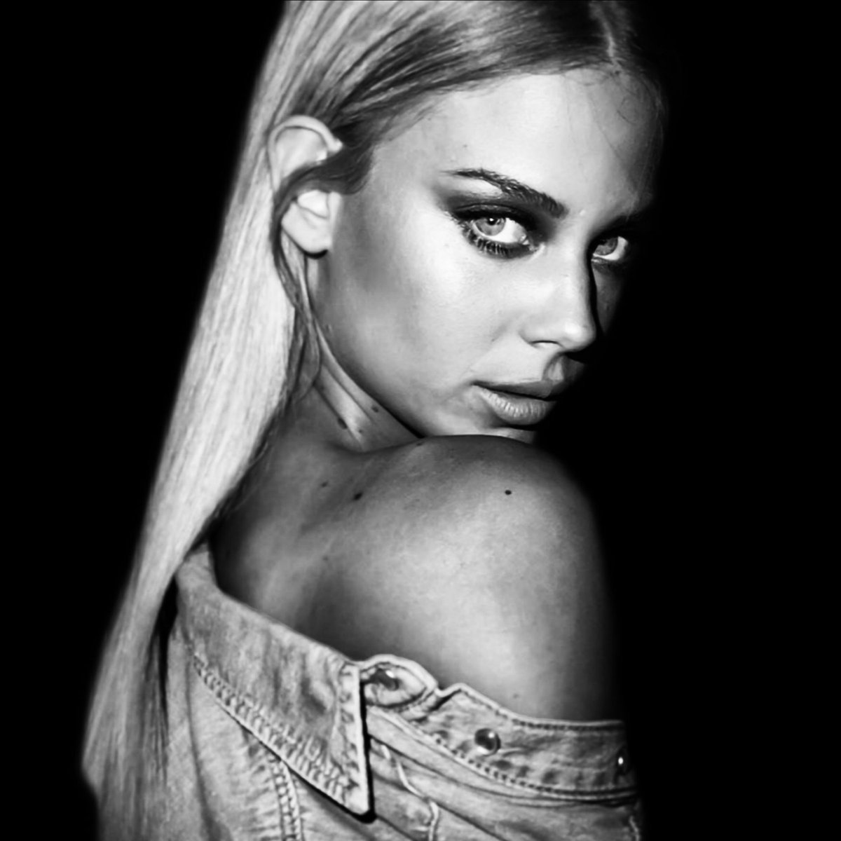 É sempre prudente olhar em frente, mas é difícil olhar para mais longe do que pode ver-se. | #NewProfilePicture.