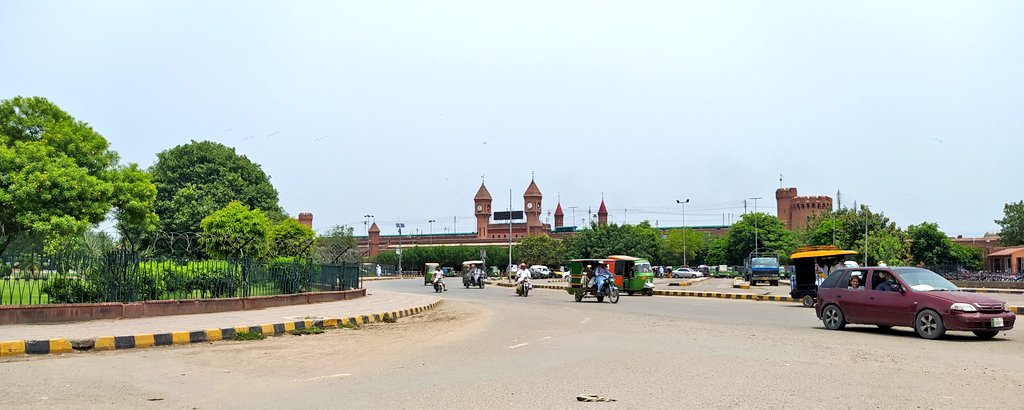The beautiful & historic Railway Station of #Lahore. This area is very congested & needs traffic engineering & planning.

#LahoreRailwayStation #LahoreStation #LahoreTourism #VisitLahore #CircularRoad #BrandrethRoad #McLeodRoad #LahoreRain