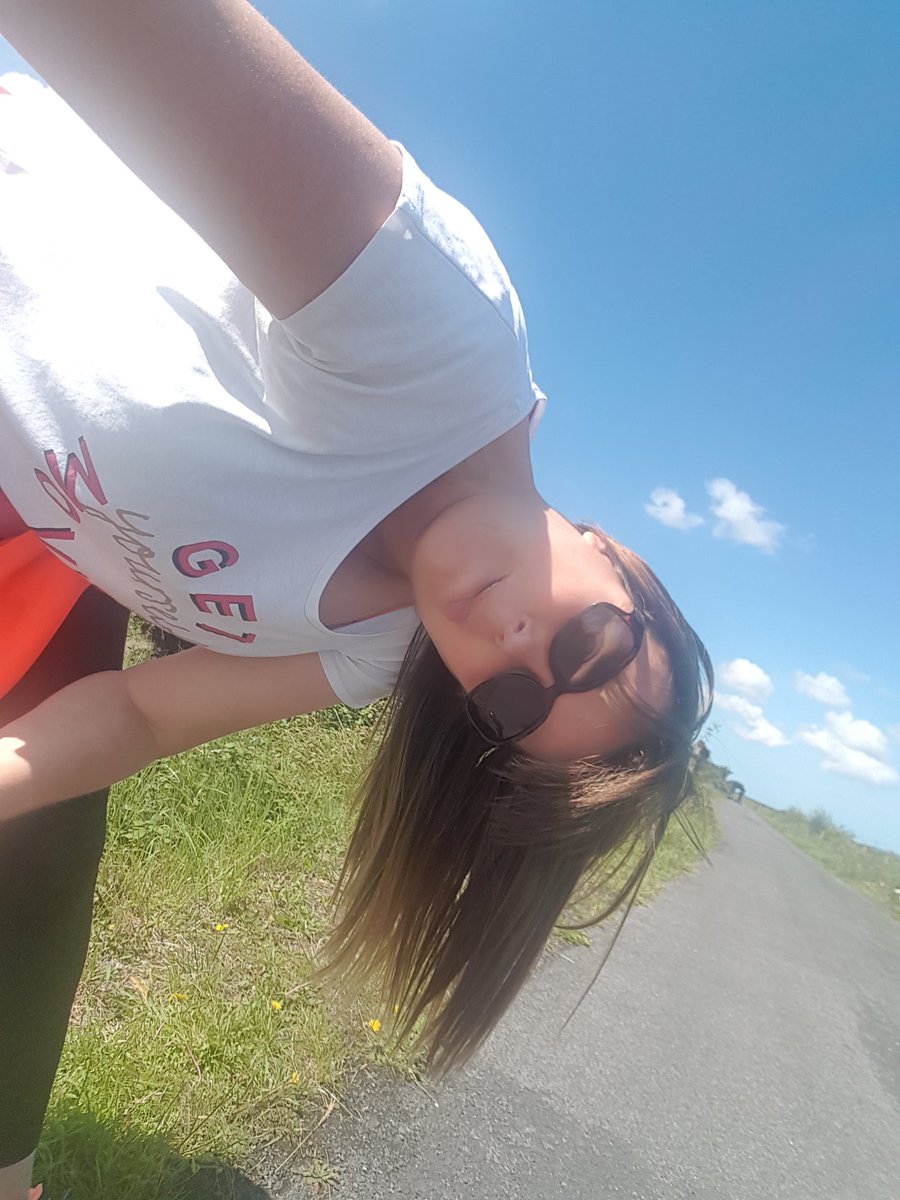 Froggiedawn1's tweet photo. Lovely ramble back from Fremington Quay #mindfulwalking #sillyselfie @RambleHappy https://t.co/9ESld3Q5vl