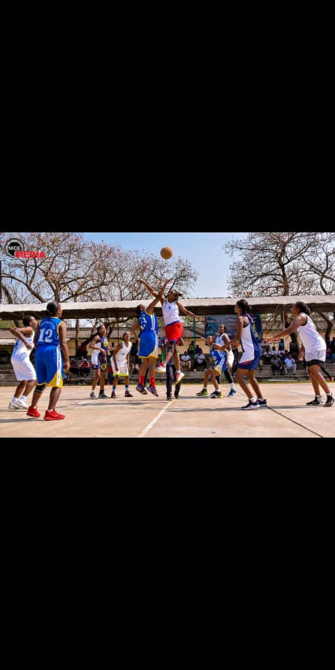 ArakazaBella's tweet photo. #theyounggeneration of Burundians is the future 🙏💞🏀 #amusing tournoi to help Gatumba(thevictimesofinaudation)#baskelover@burundianpeoples #burundianmap @burundionthemap https://t.co/oOozRVHekI