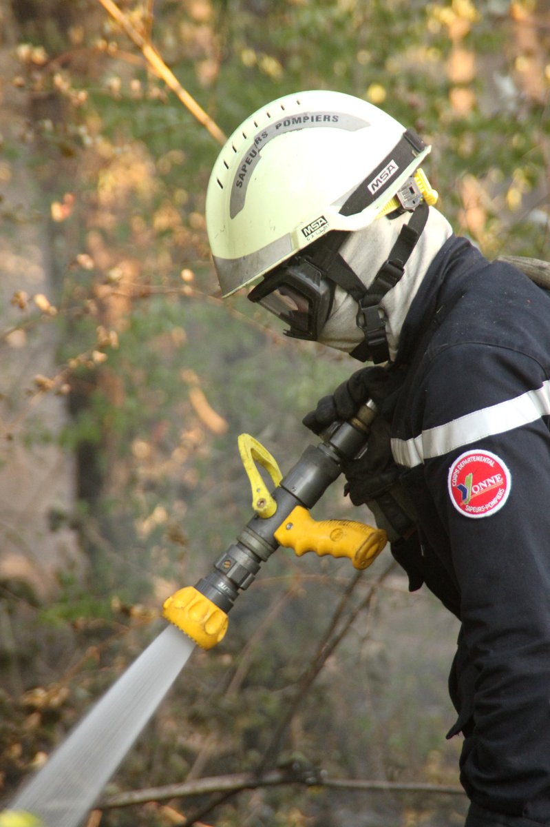 SDIS_89's tweet photo. Les 13 & 14 juillet 2020, les @PompiersFR du @SDIS_89 ont été particulièrement sollicités pour des 🔥 d’#EspacesNaturels, avec notamment 4 sinistres ayant dévasté des superficies supérieures à 8 ha & 84 cumulées à #Montillot, #Asquins, #Tanlay & #Champcevrais. Restez prudents ⚠️ https://t.co/pM2P66ZTP8