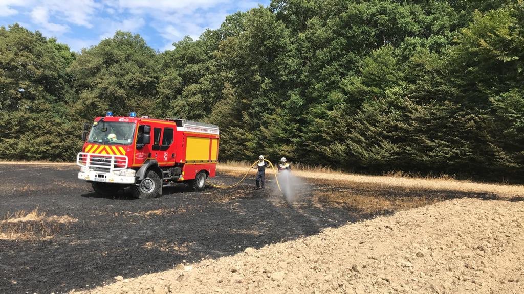 SDIS_89's tweet photo. Les 13 & 14 juillet 2020, les @PompiersFR du @SDIS_89 ont été particulièrement sollicités pour des 🔥 d’#EspacesNaturels, avec notamment 4 sinistres ayant dévasté des superficies supérieures à 8 ha & 84 cumulées à #Montillot, #Asquins, #Tanlay & #Champcevrais. Restez prudents ⚠️ https://t.co/pM2P66ZTP8