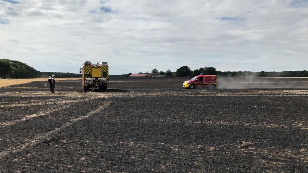 SDIS_89's tweet photo. Les 13 & 14 juillet 2020, les @PompiersFR du @SDIS_89 ont été particulièrement sollicités pour des 🔥 d’#EspacesNaturels, avec notamment 4 sinistres ayant dévasté des superficies supérieures à 8 ha & 84 cumulées à #Montillot, #Asquins, #Tanlay & #Champcevrais. Restez prudents ⚠️ https://t.co/pM2P66ZTP8