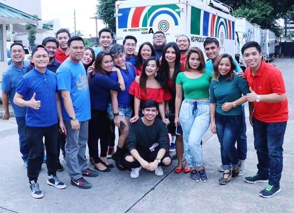 jeraldrosales's tweet photo. Wala man na ako sa kumpanyang ito ngayon, suportado ko kayo sa inyong pinaglalaban. Lalo na sa mga kaibigan at mga dating katrabaho na apektado ng pagsasara ng istasyon. 

Maniningil ang kasaysayan. 

#IbalikAngABSCBN
#KapamilyaForever
#kaMORkadaForLife https://t.co/WuR7teZ188