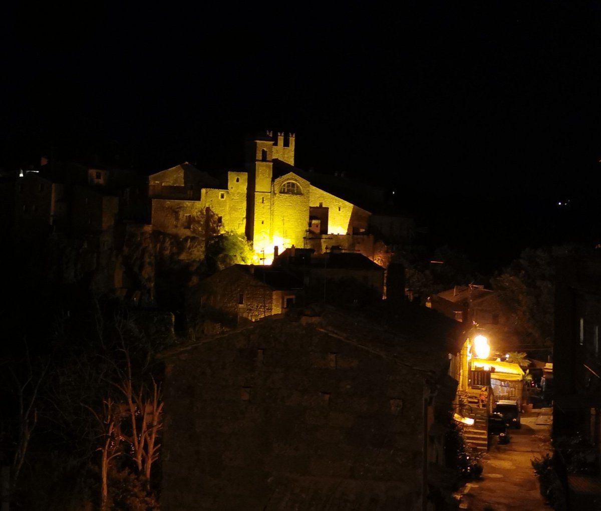 Il @ParcoTreja e l'antico borgo di @ComunediCalcata (VT) con le sue vedute e i suoi locali caratteristici. Tra i luoghi affascinanti del #Lazio da scoprire per ritrovare silenzio, natura, cultura e identità. #19luglio #Ambiente #Turismo #viaggioinitalia #PensieroIndelebile