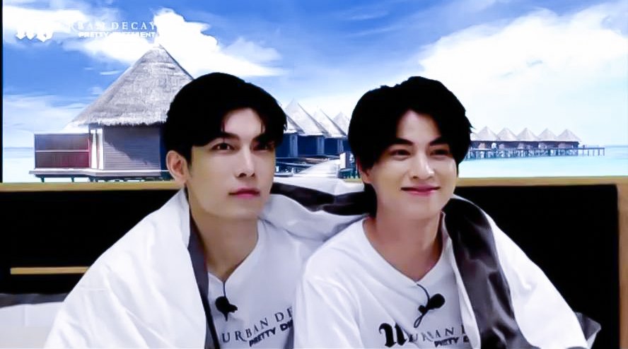 Gulfkanawutofc's tweet photo. เป็นน่ารักไปหมดเลย 🥰
#MewGulfHoneymoonxUD https://t.co/BnOxhfp96o