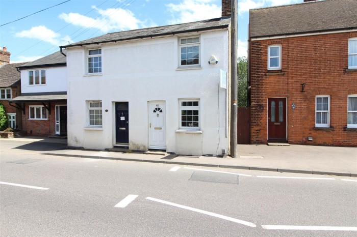 DanielsStAlbans's tweet photo. A delightful two bedroom end of terrace cottage in the heart of popular Sandridge village with the added benefit of a useful basement/reception room and off street parking space

For Sale £450,000 | High Street, Sandridge, St Albans

View property details https://t.co/JN4jA3TFqo? https://t.co/x3q2WN2LRU
