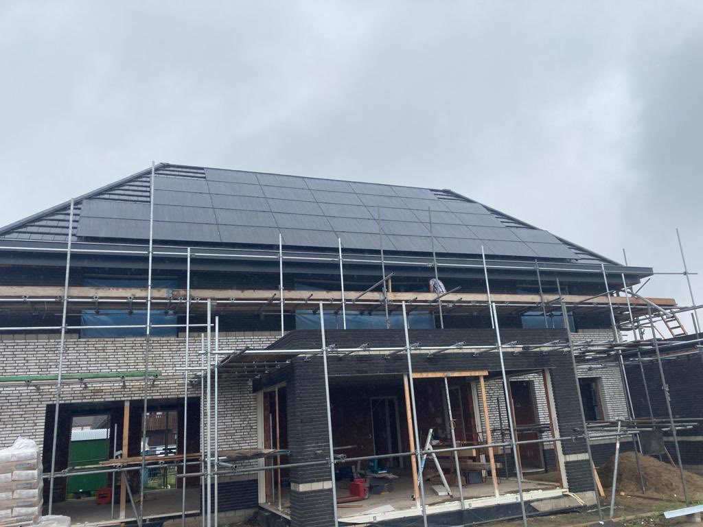RegioService's tweet photo. Afgelopen week weer diverse zonnepanelen geïnteresseerd met @Enphase micro omvormers. 25j productgarantie. #laatdezonmaarschijnen https://t.co/sY26Ah00SR