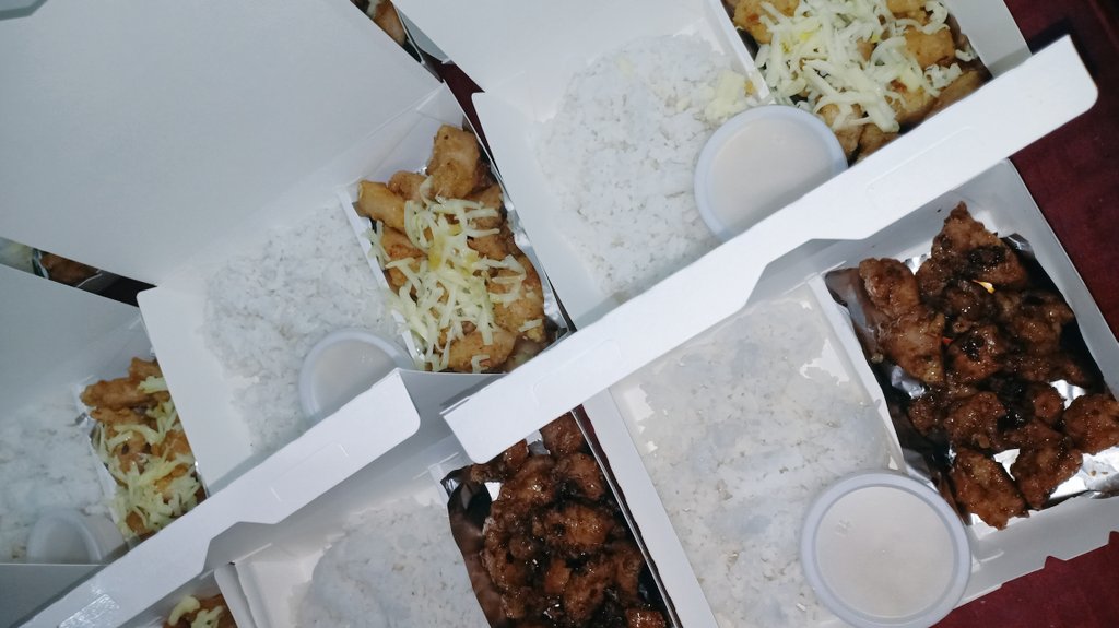 ninnneh's tweet photo. GRABEE SALAMAT SA POSITIVE FEEDBACKS!!! NAHINGI AKO NG NEGA FEEDBACK, BITIN DAW AT MAKAKA DALAWANG RICE KA. π₯Ίπ LOVE Y'ALL!!!
FINALLY, NASHARE KO RIN SAINYO YUNG ORIGINALLY "Chibok Chicken" KO NUNG COLLEGE! pati cheese sauce ko na pang samgyup lang namin. π₯Ίπ
#ChickeNiniπ£ https://t.co/U1uT9gfyEI