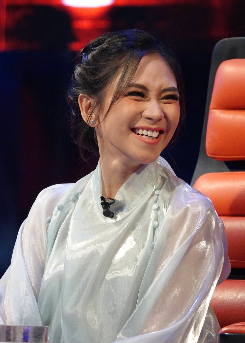 sarahgshots's tweet photo. We Love You! ❤️🤗 @JustSarahG #VoiceTeensFinaLBATTLE https://t.co/17XC4VFxlJ