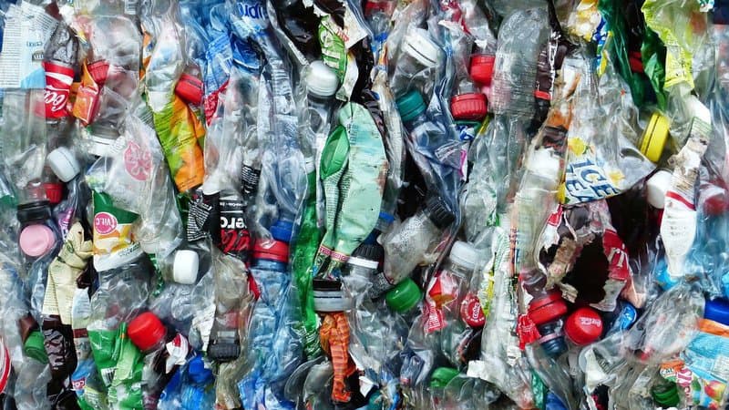 Près de Nice, des camions d'ordures roulent avec un carburant à base de déchets en plastique
bfmtv.com/economie/pres-…
