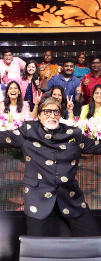 bhargavsoni007's tweet photo. @SrBachchan big fan sir ❤️ my life best movement when me and my wife in your show and watch you first time you are so so energetic person and inspiration to next generation when we are there my wife was Pregnant now they give me sweet son and they are blessed by you love u sir ❤️ https://t.co/V4B1RiO2AF