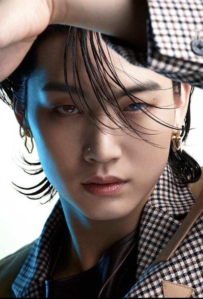 GOT7Charts__'s tweet photo. 🇺🇸 Jb is the first male K-Pop Idol to be on the U.S Magazine Allure.

#GOT7 #갓세븐 @GOT7Official https://t.co/Uagga6Recq