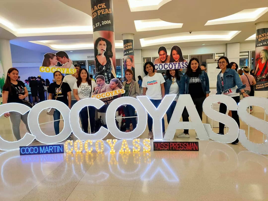 CocoYassiOFC's tweet photo. "Kung kailan pinakamadilim
Ang mga tala ay mas nagniningning
Gaano man kakapal ang ulap
Sa likod nito ay may liwanag..." 

Ang CocoYass Family ay kaisa ng ABS CBN sa laban nito. 
❤️💚💙 @mjfelipe

#LabanKapamilya #ForeverGratefulAsAKapamilya #KapamilyaForever 
#IbalikAngABSCBN https://t.co/LHOy5PKJ8C