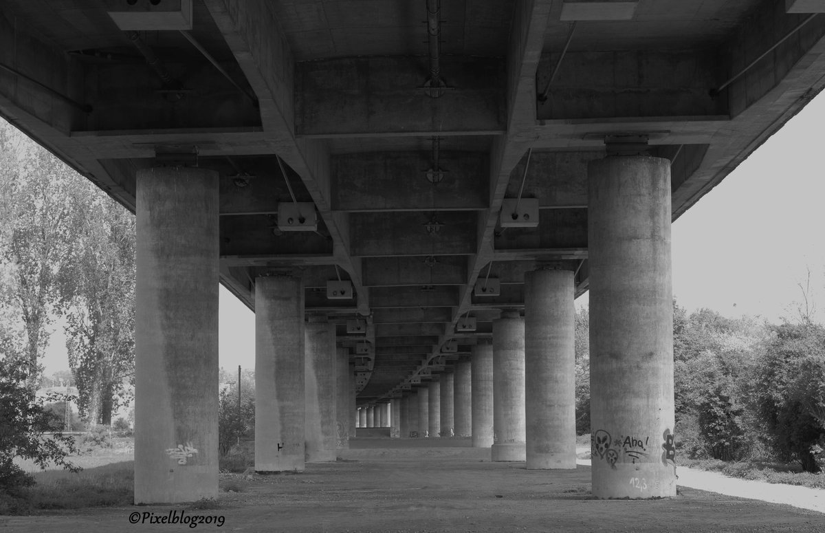 pixelblog2019's tweet photo. Under the Brigde.....
#bridge #brücke #brücken #bauwerk #autobahn #autobahnbrücke #staubig #hobbyfotografie #hobbyfoto #hobby #photograph #photographylover #canon #canonphotography #canon750d https://t.co/tnpnQ9W5XF https://t.co/IInkuK8bpb