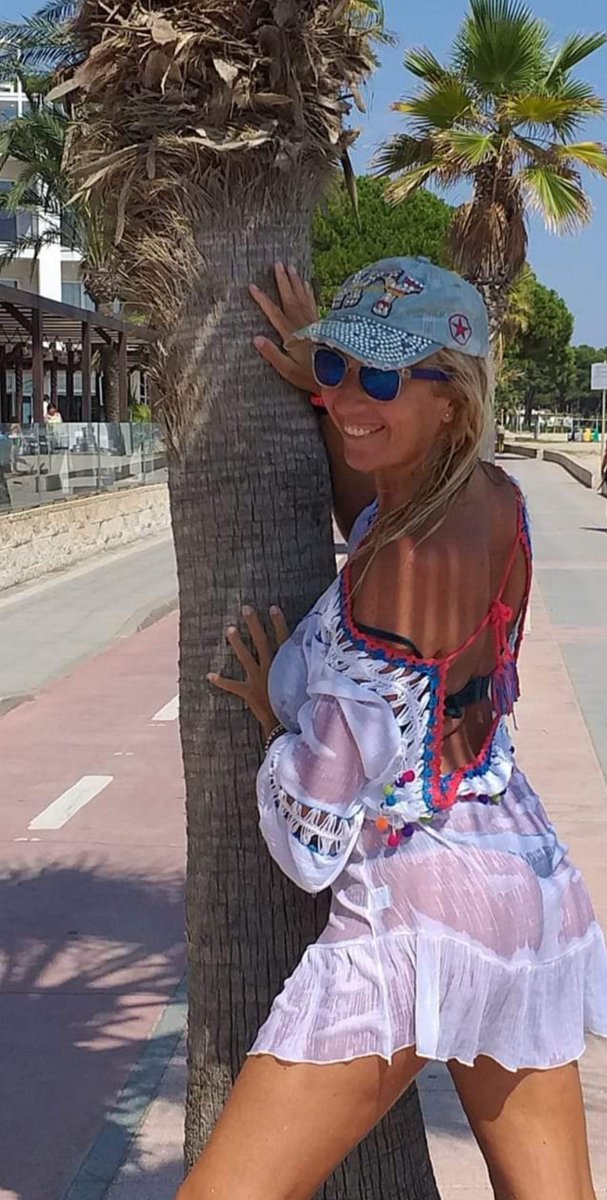 IstharParrot's tweet photo. En busca de la sombra..🔥🔥#DomingoDeGanarSeguidores 
#DomingoDeGanarSegidores #hoot🔥 
#Sensual
#Ganasdeplayita https://t.co/OV7uUWq1PN