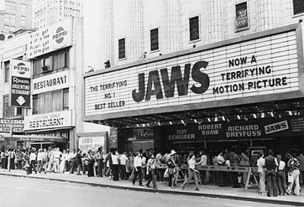 welovecinemafr's tweet photo. Toujours fascinant de voir les vieilles photos de cinéma. https://t.co/fXue47wBIE