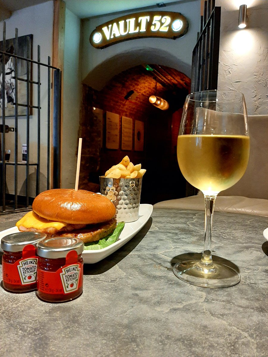 chitzolife's tweet photo. We had a fantastic meal at the @BWWindmillHotel this week
The food and service was really good and will definitely be returning!
#chitzo #windmill #hotel #coventry #bestwesternhotel #bestwesternplus #golf #spa #food #foodie #drink #wine https://t.co/5Co0pWTz5p