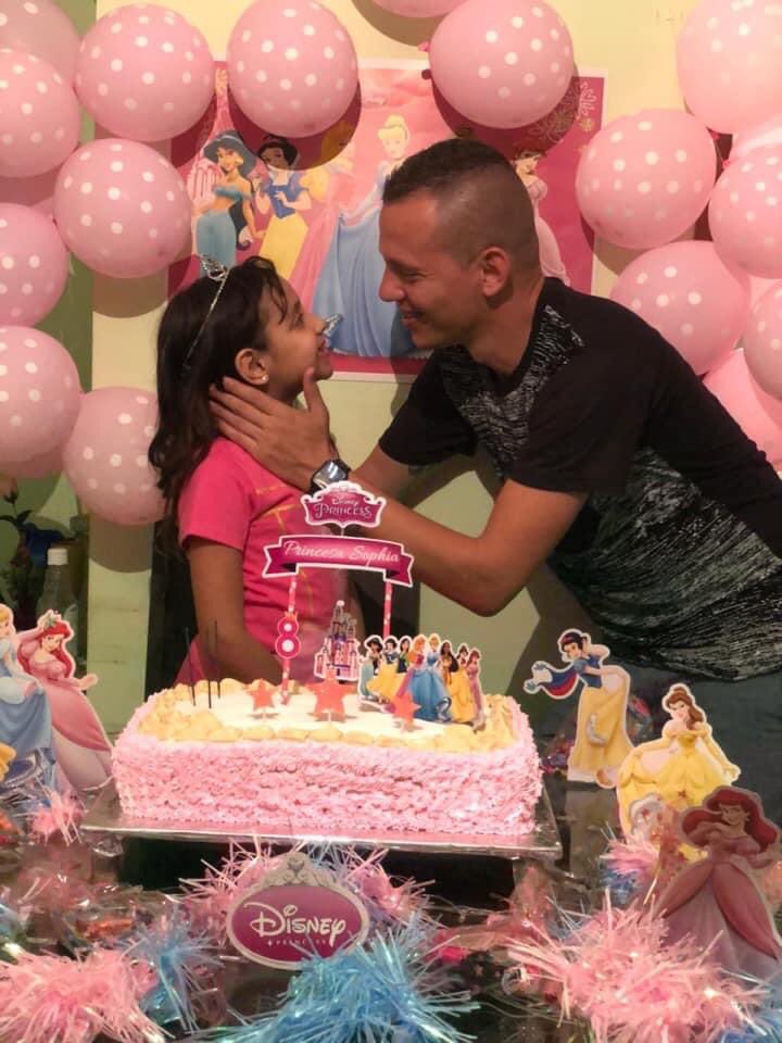 jonasrj2017's tweet photo. Não tenho nem palavras para expressar o amor que sinto por você!!! #FilhaTeAmo ♥️ https://t.co/VHk5R1RYt2