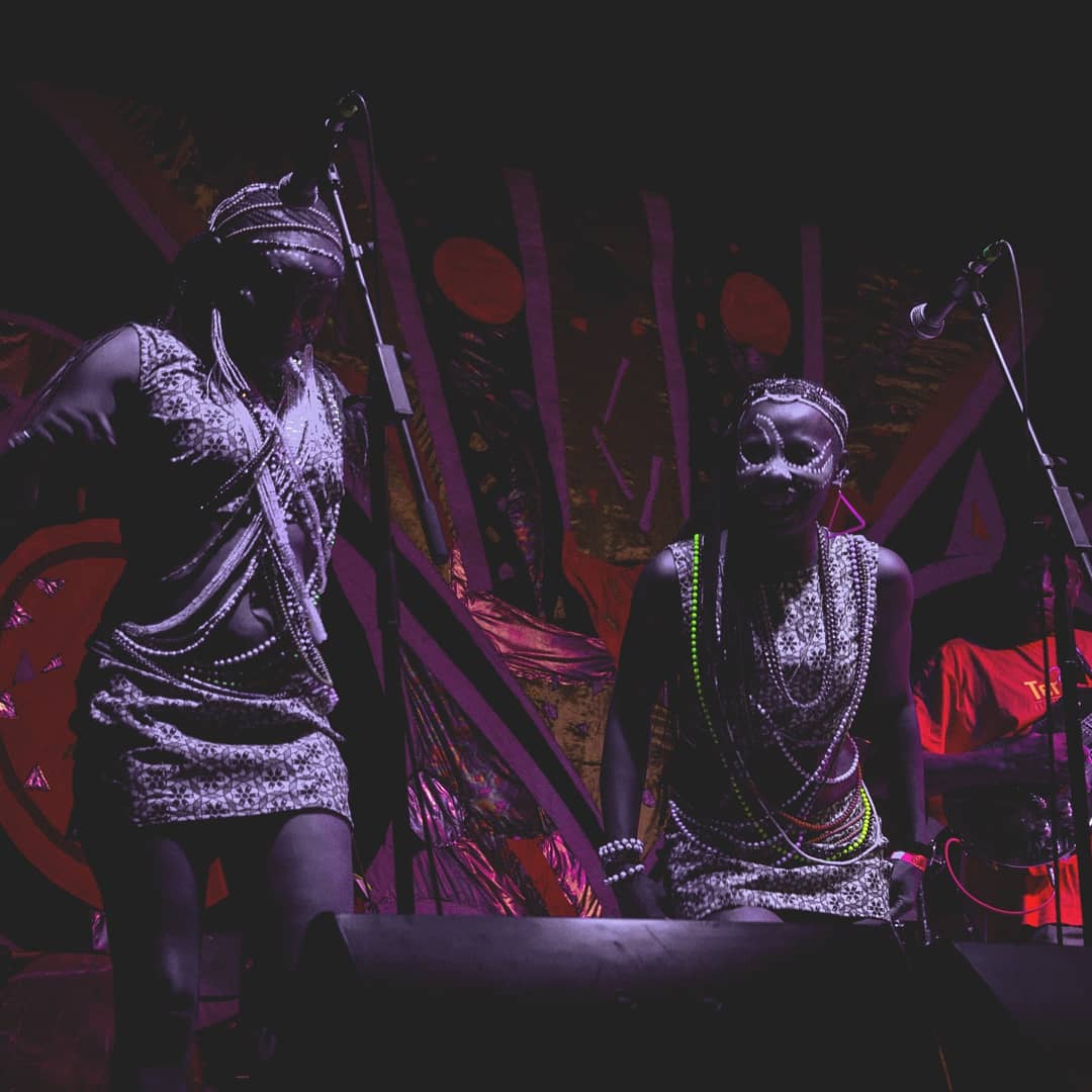Egypt80Band's tweet photo. ỌMỌ TÍ ẸKÙN BÁ BÍ...
.
PEÑABLANCA, CHILE, 2016... SHOTS, COURTESY OF #EMECORRIAL @A_VISUAL ...GRAÇIAS.
.
.
#SeunKuti #FelaKuti #Egypt80 #Egypt80Band #Ajasco #DavidObanyedo #GbengaAlade #Chile #Santiago #santiagochile #peñablanca #EveryBodySayYeahYeah
@RealSeunKuti https://t.co/DpjqmfQ1RT