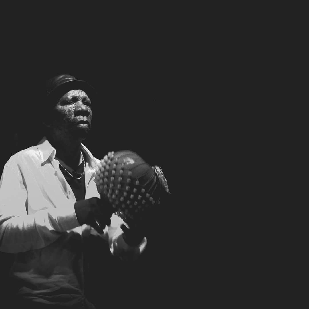 Egypt80Band's tweet photo. ỌMỌ TÍ ẸKÙN BÁ BÍ...
.
PEÑABLANCA, CHILE, 2016... SHOTS, COURTESY OF #EMECORRIAL @A_VISUAL ...GRAÇIAS.
.
.
#SeunKuti #FelaKuti #Egypt80 #Egypt80Band #Ajasco #DavidObanyedo #GbengaAlade #Chile #Santiago #santiagochile #peñablanca #EveryBodySayYeahYeah
@RealSeunKuti https://t.co/DpjqmfQ1RT