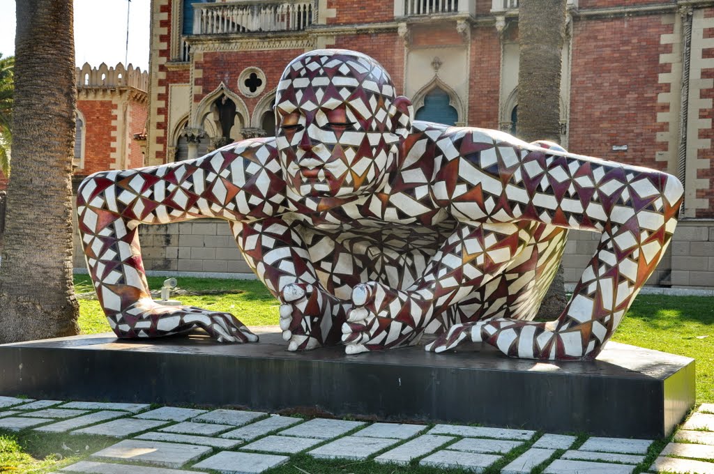 franzamazzotti's tweet photo. @easternwind_art @ADAMDOIT Ed ecco altri 3 capolavori di #Rabarama...si trovano sul lungomare di #ReggioCalabria, definito da d'Annunzio "il chilometro più bello d'Italia" per via, anche, dell'effetto ottico della Fata Morgana che consente di vedere le immagini ravvicinate della #Sicilia https://t.co/Pm7DxDHBDz