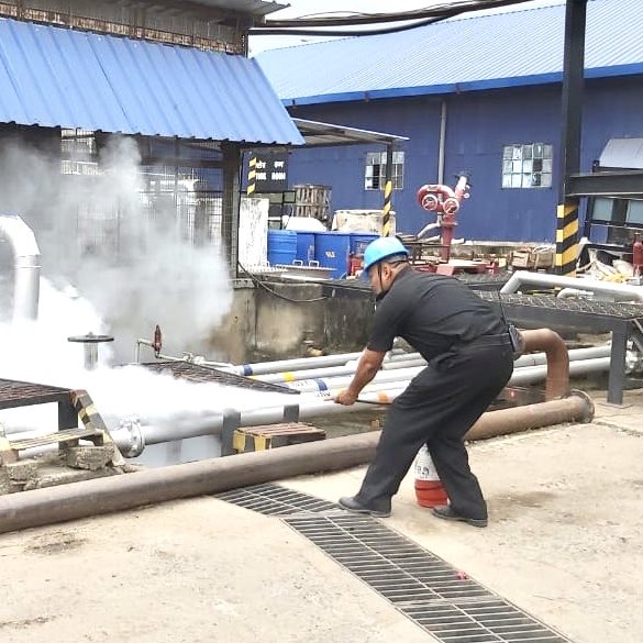 BPCLimited's tweet photo. Our Depot in Tata Nagar, which is more than 70 years old and supply Petrol and Diesel to six districts of #Jharkhand, through a network of more than 130 Fuel Stations, conducted a Fire Drill today to test our preparedness during off-day. https://t.co/QU2EZNfYX5