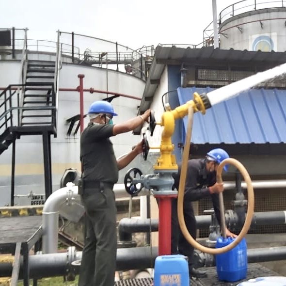 BPCLimited's tweet photo. Our Depot in Tata Nagar, which is more than 70 years old and supply Petrol and Diesel to six districts of #Jharkhand, through a network of more than 130 Fuel Stations, conducted a Fire Drill today to test our preparedness during off-day. https://t.co/QU2EZNfYX5