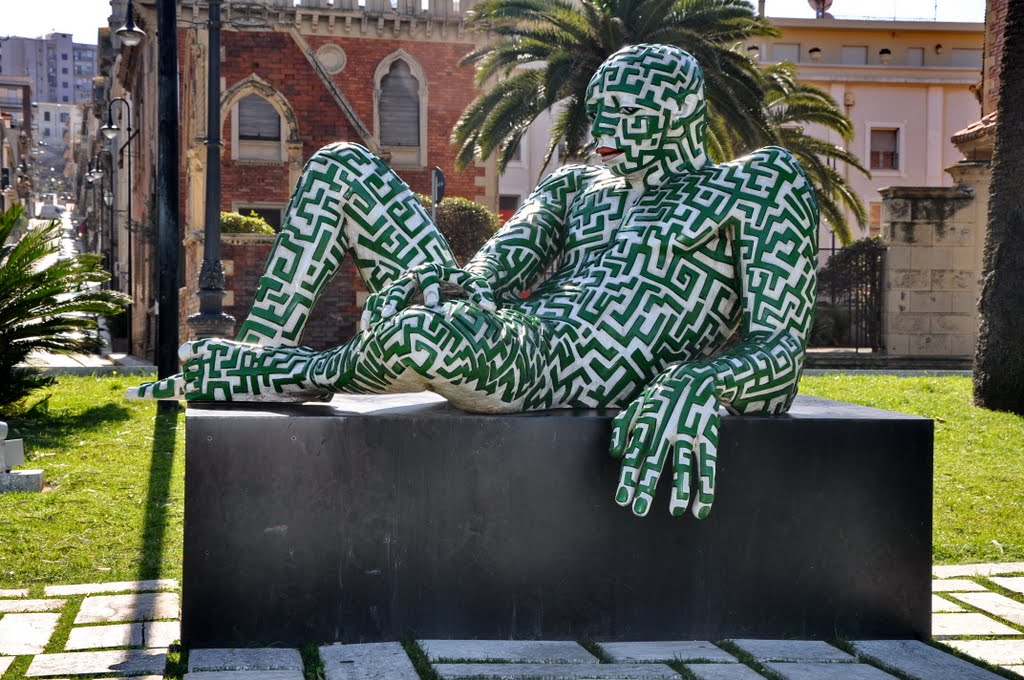 franzamazzotti's tweet photo. @easternwind_art @ADAMDOIT Ed ecco altri 3 capolavori di #Rabarama...si trovano sul lungomare di #ReggioCalabria, definito da d'Annunzio "il chilometro più bello d'Italia" per via, anche, dell'effetto ottico della Fata Morgana che consente di vedere le immagini ravvicinate della #Sicilia https://t.co/Pm7DxDHBDz