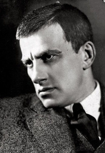 Ginsbergpoem's tweet photo. Mayakovsky's Birthday today on the Allen Ginsberg Project - https://t.co/glS4rJ3Gsm https://t.co/pnYdmnjyVP