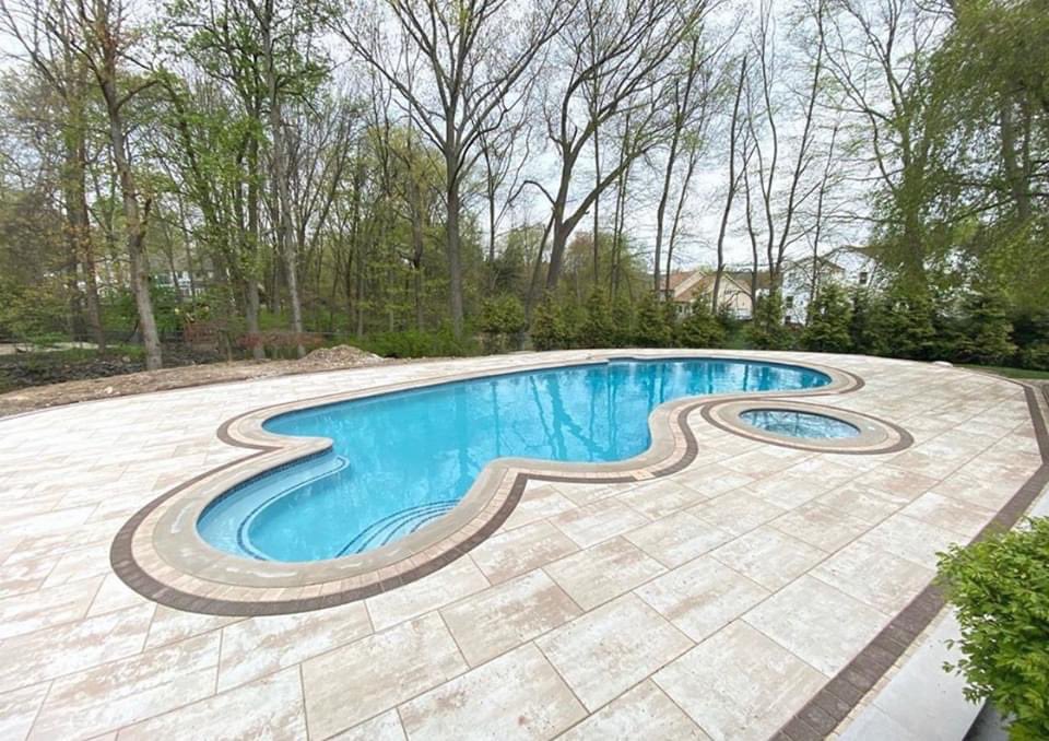 CambridgePavers's tweet photo. Love these large styled pavers surrounding this free-formed pool! Amazing installation by Edge Landcsape. #pool #poolpatio #freeformed #design #hardscapedesign #contractor https://t.co/0pAM4bi8ja